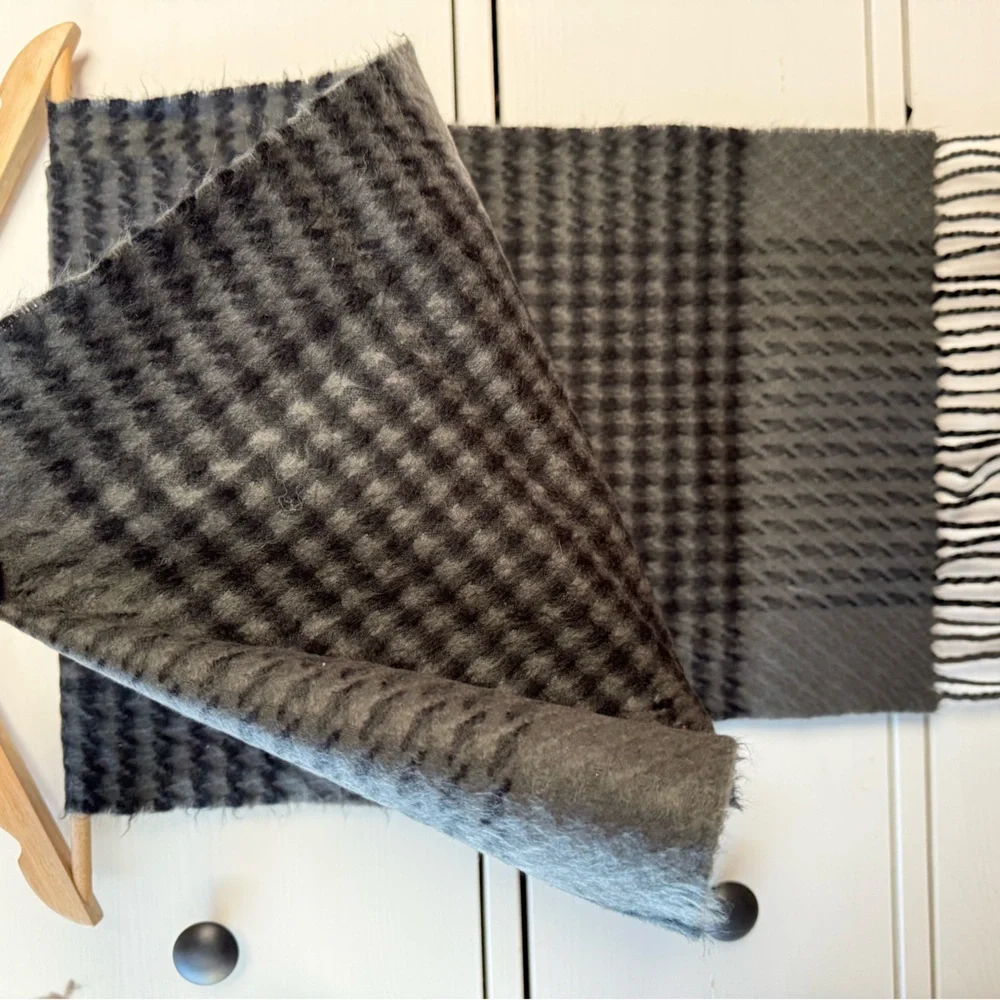 100% Cashmere Scarf Made in Scotland Gray Plaid Fringe